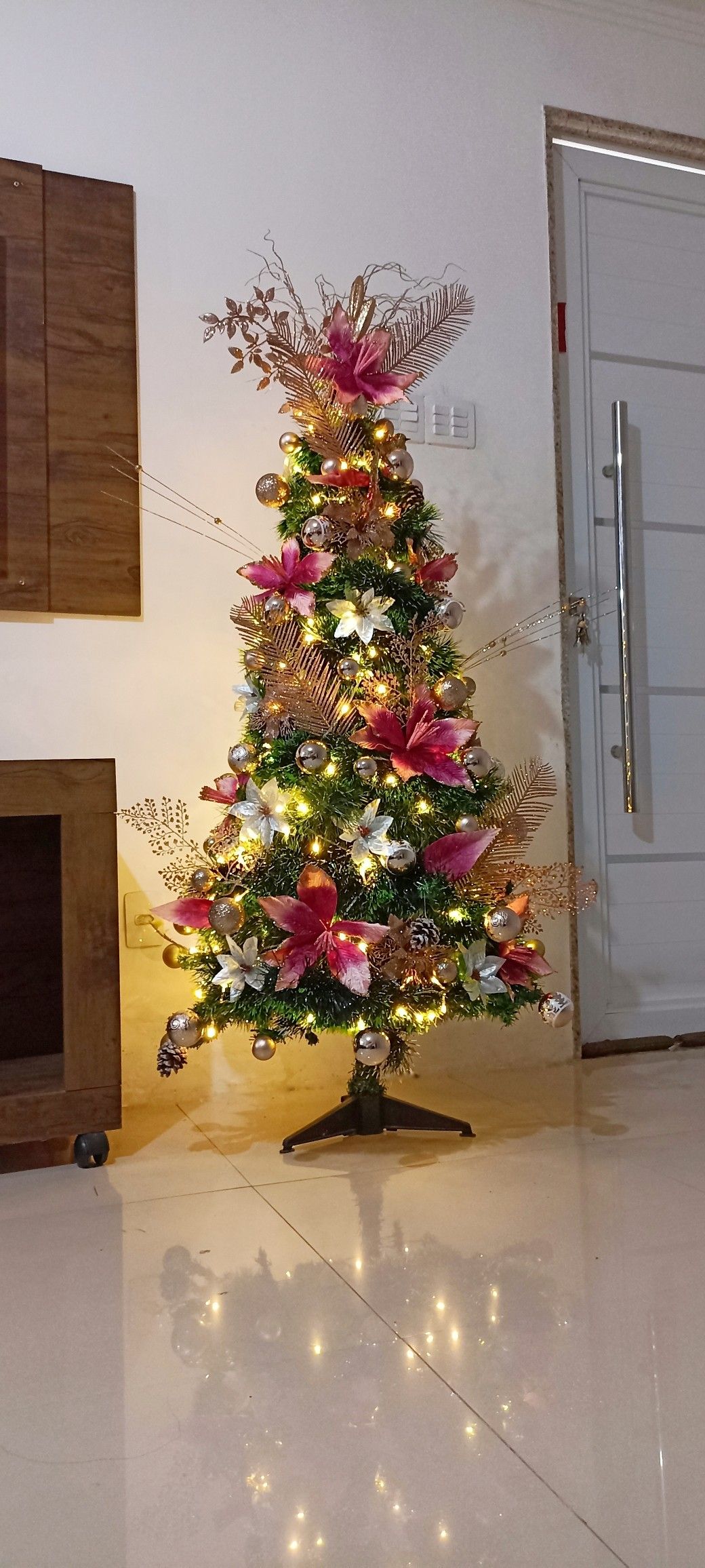 Como Decorar a Árvore de Natal: Guia de Cores, Tendências e Enfeites