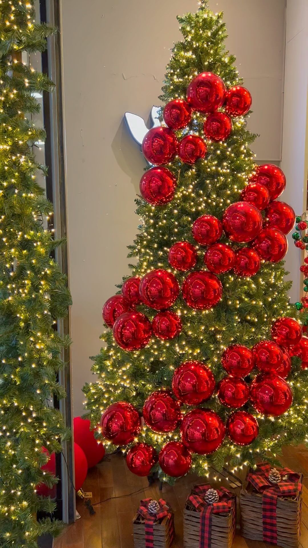 Como Decorar a Árvore de Natal: Guia de Cores, Tendências e Enfeites