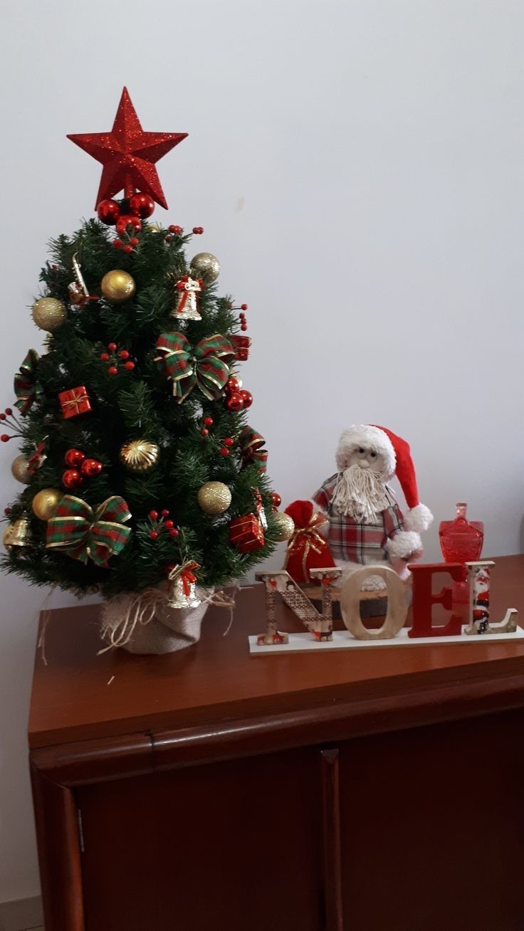 Como Decorar a Árvore de Natal: Guia de Cores, Tendências e Enfeites